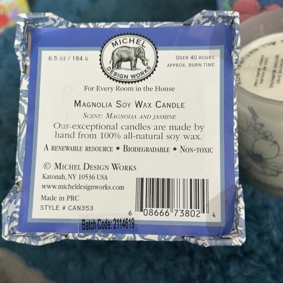 MICHEL DESIGN WORKS Soy Wax Candle - Picture 3 of 3